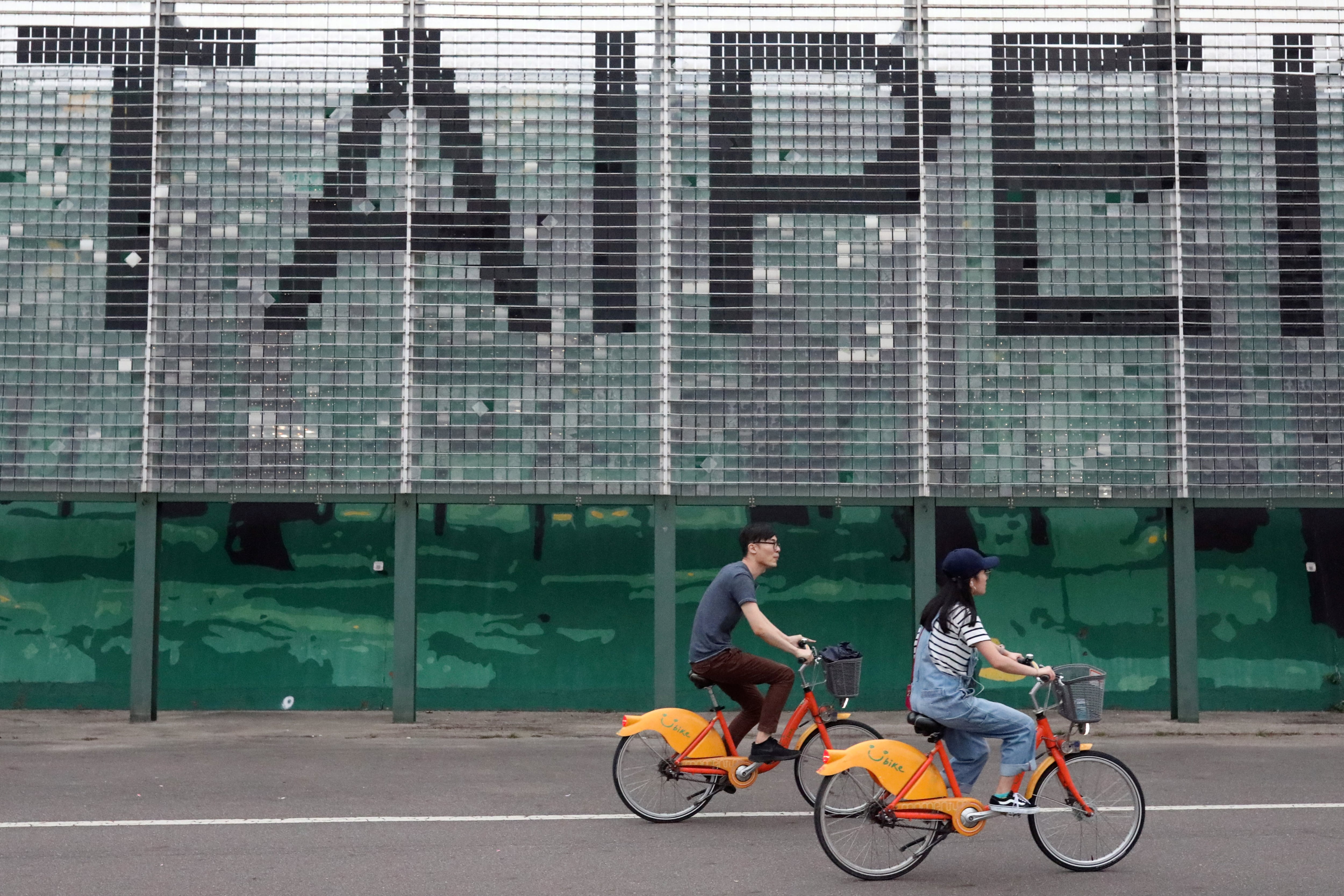 Taipéi combina carriles compartidos con prioridad para peatones y senderos junto a parques y ríos, incluidos cinco recorridos ribereños (REUTERS/Ann Wang)