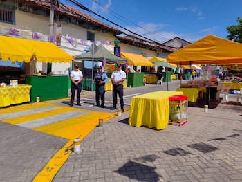 La representación de cuadros vivos por actores locales aporta dramatismo y emoción, conectando a los asistentes con los episodios de la Pasión de Cristo. (Foto: Redes sociales)
