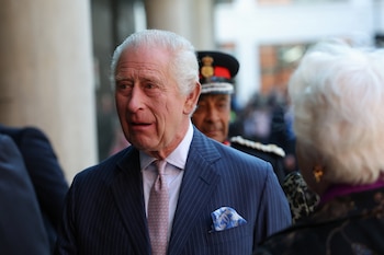 El rey Carlos de Gran Bretaña llega para visitar el Centro de Cáncer Macmillan del University College Hospital en Londres, Gran Bretaña, el 30 de abril de 2024. REUTERS/Suzanne Plunkett/Pool