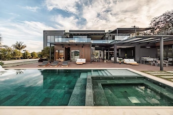 La finca está cerca de