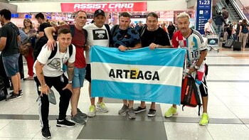 Con la bandera de Arteaga,