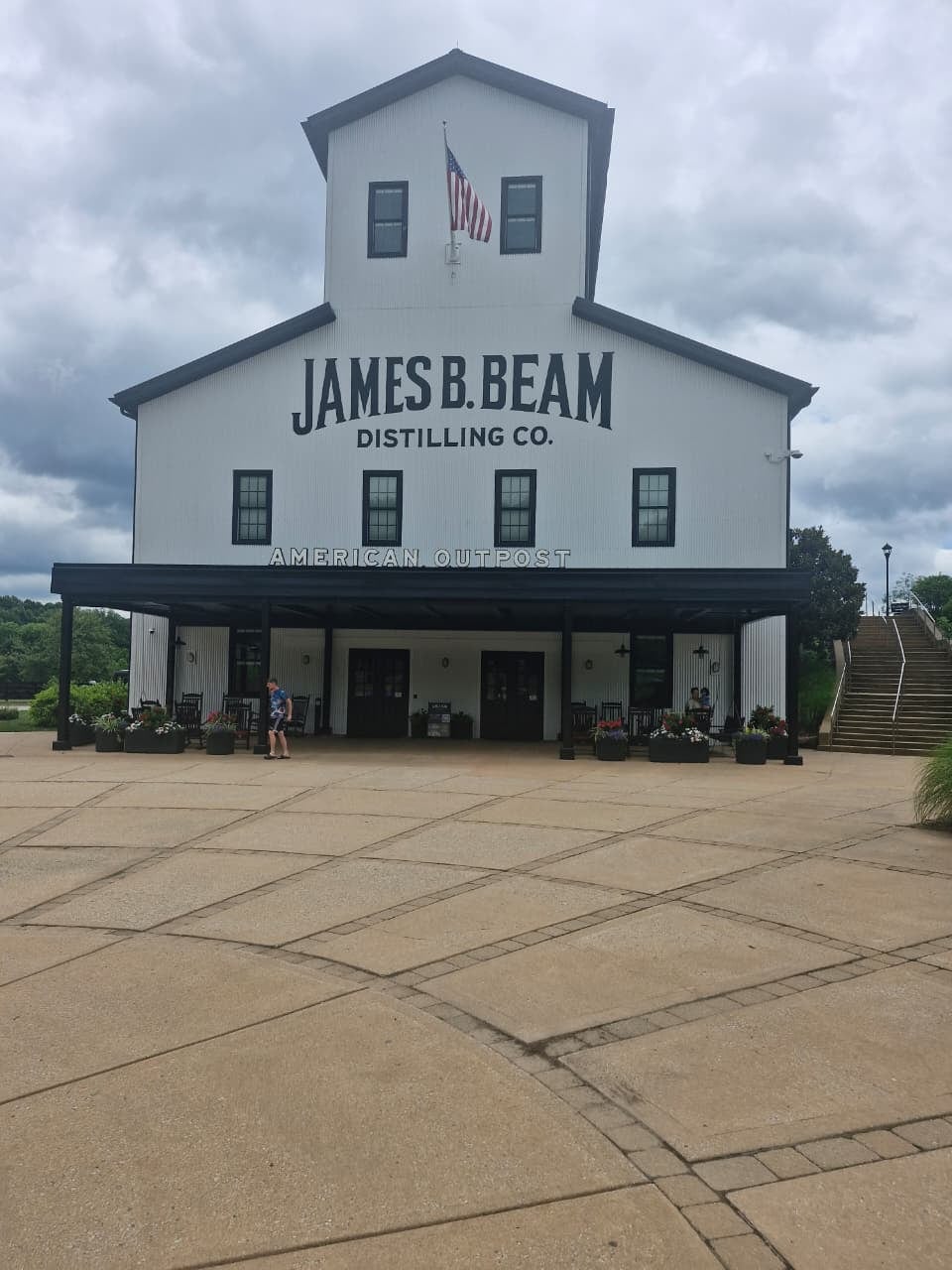 Fundada originalmente en 1795 por Jacob Beam, la James B. Beam Distilling Co. es la histórica destilería de Kentucky famosa por producir casi la mitad del bourbon del mundo