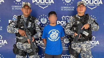 Salvadoreño fue capturado por grabarse imitando señas pandilleriles