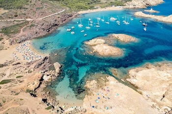 Acceso solo a pie, en pleno corazón natural del norte de Menorca.