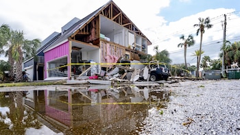 El huracán 'Isaías' pierde intensidad tras dejar cuatro muertos y fuertes inundaciones en el sureste de EEUU