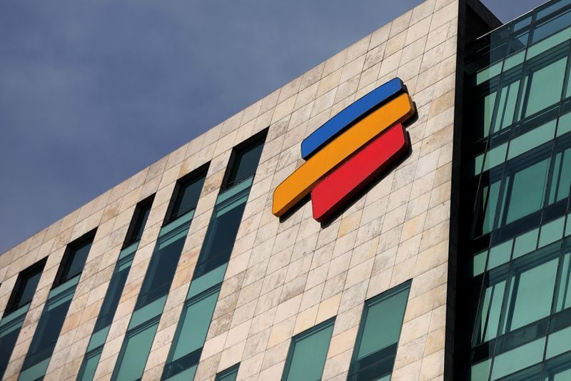 FOTO DE ARCHIVO. El logo del banco colombiano Bancolombia en su sede de Medellín, Colombia, 29 de mayo, 2019. REUTERS/Luisa González