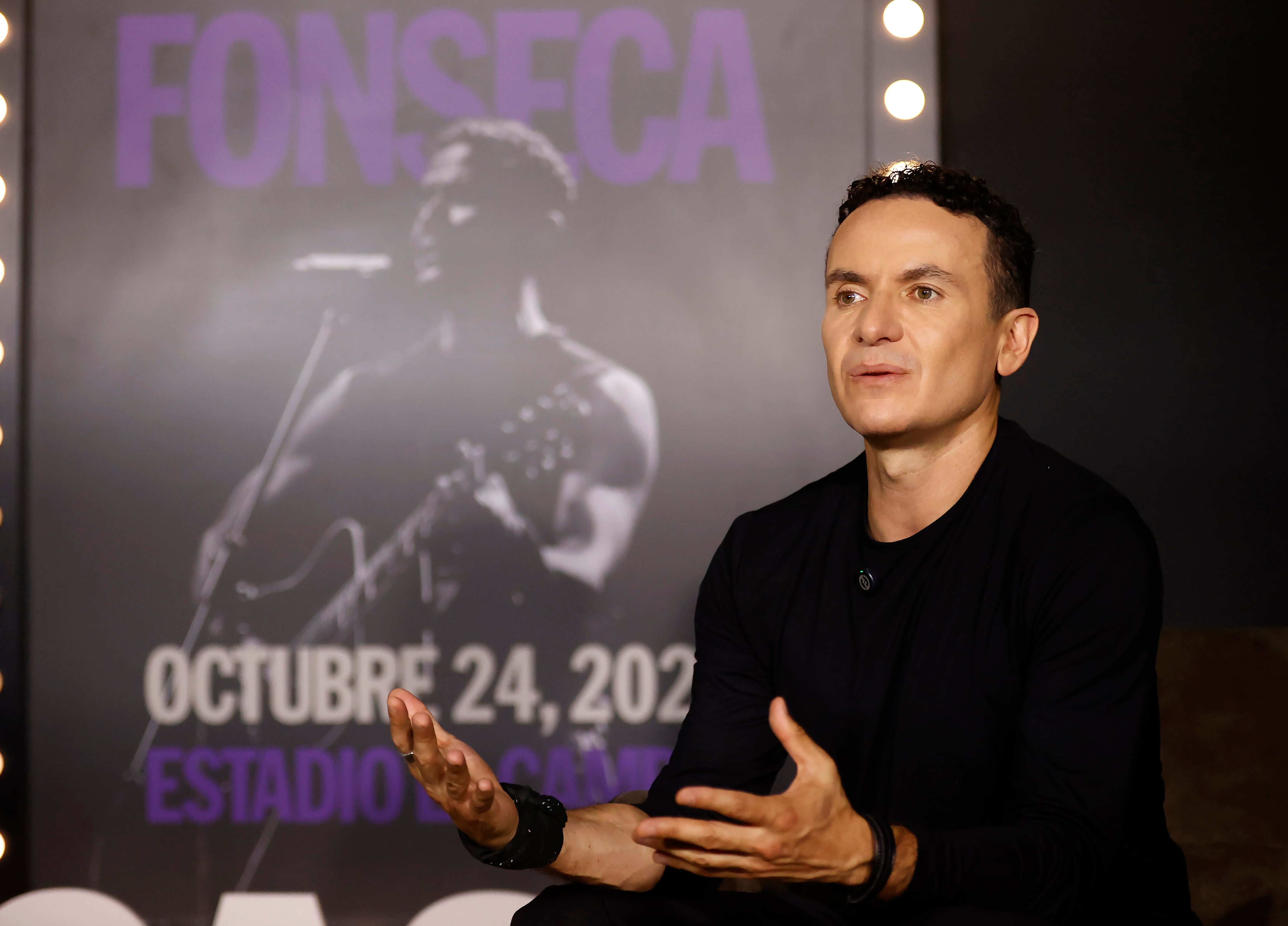El cantante colombiano Fonseca habla durante una entrevista con EFE en Bogotá (Colombia). EFE/ Mauricio Dueñas Castañeda