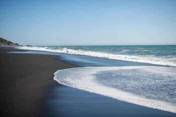 Black Sands Beach en Shelter