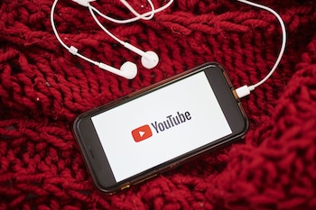 YouTube es una de las plataformas más usadas por los internautas en la actualidad. (Bloomberg/Gabby Jones)