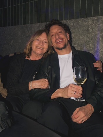 La familia de Nico Vázquez participó del festejo con la presencia de su mamá Mirta Mantovani, su hermana Soledad Vázquez y sus sobrinas