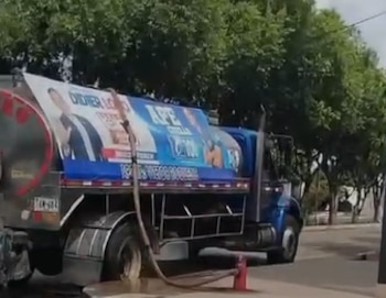 Los carrotanques son cubiertos con