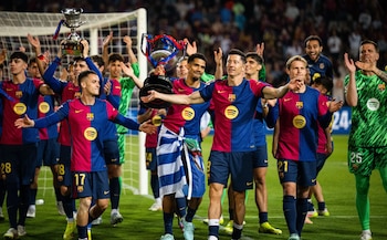 Los jugadores del FC Barcelona con la copa de LaLiga (FC Barcelona)