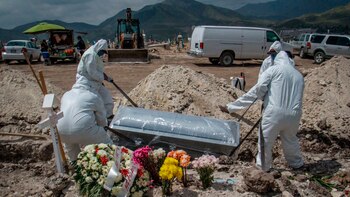 Bandera a media asta y