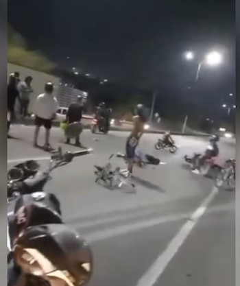 Ante el hecho, el secretario de Transporte de Girón lamentó lo sucedido y le envió un mensaje a todas las personas que se dedican a este tipo de práctica en el que ponen en peligro su vida - crédito Colombia Oscura