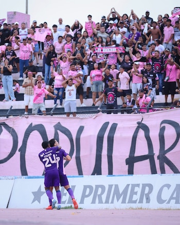 Emilio Saba y su efusiva celebración frente a la 'Juventud Rosada' en el Callao.
