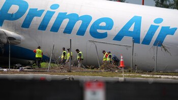 La esposa del hombre que murió en el accidente del avión de carga de Amazon cerca del aeropuerto de Miami presentó una demanda