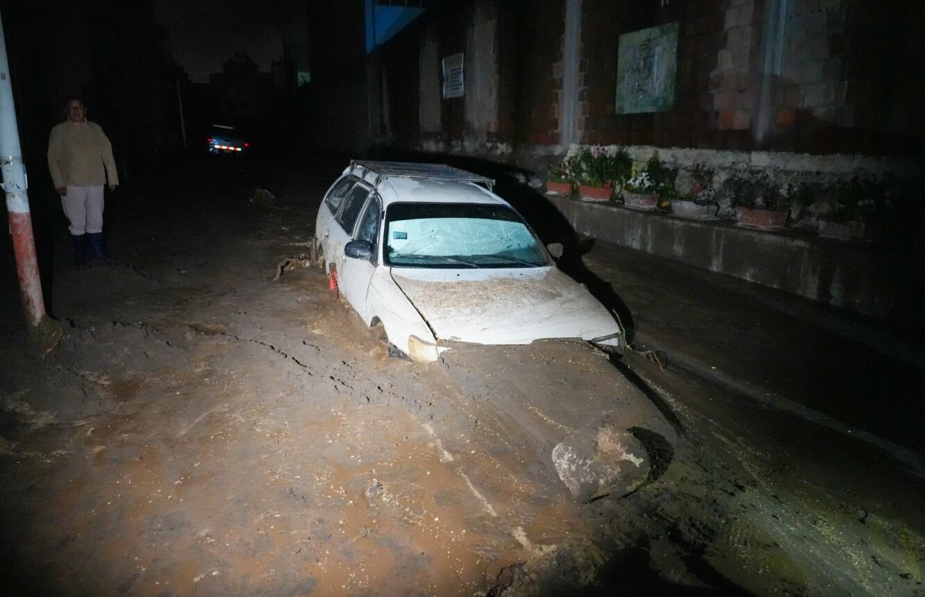 Rohel Sánchez solicita declaratoria de emergencia tras desbordes e inundaciones en Arequipa. Facebook/ @GOREArequipa.