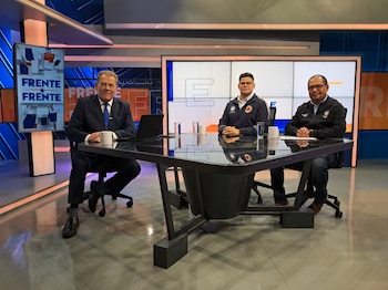 Directores de la Alcaldía de San Salvador Centro participan en el espacio de entrevistas Frente a Frente para informar sobre los planes de prevención y limpieza ante el invierno (Cortesía Frente a Frente).