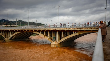 Feijóo lamenta las dos muertes por el temporal en Cataluña y pide una coordinación "ágil" para evitar más daños