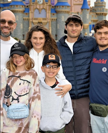 El músico explicó que decidió hablar de su proceso también por su responsabilidad como padre - crédito @santicruz/ Instagram