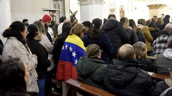 Rezo de los venezolanos en el país por el terremoto sufrido en Caracas