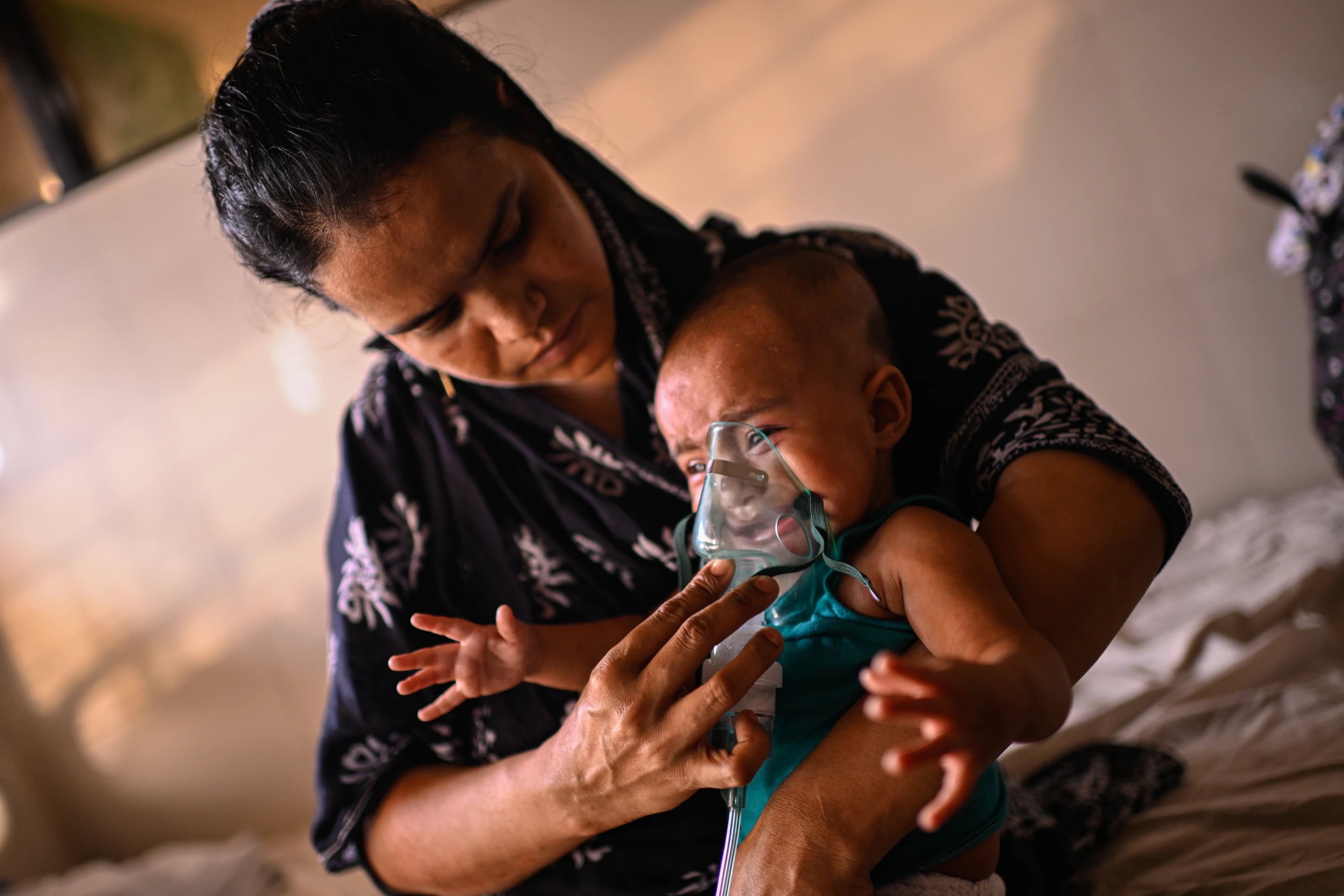 El operativo se enfoca en vacunar rápidamente en zonas rurales y urbanas para disminuir los contagios y prevenir complicaciones severas, con la meta de superar el 95 % de cobertura recomendada por expertos (Foto AP)