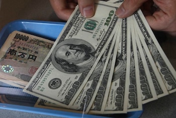 La paridad peso-dólar ha estado ligada históricamente. (REUTERS/Issei Kato/2010-Foto de Archivo)