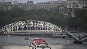 Un hombre pierde su barco