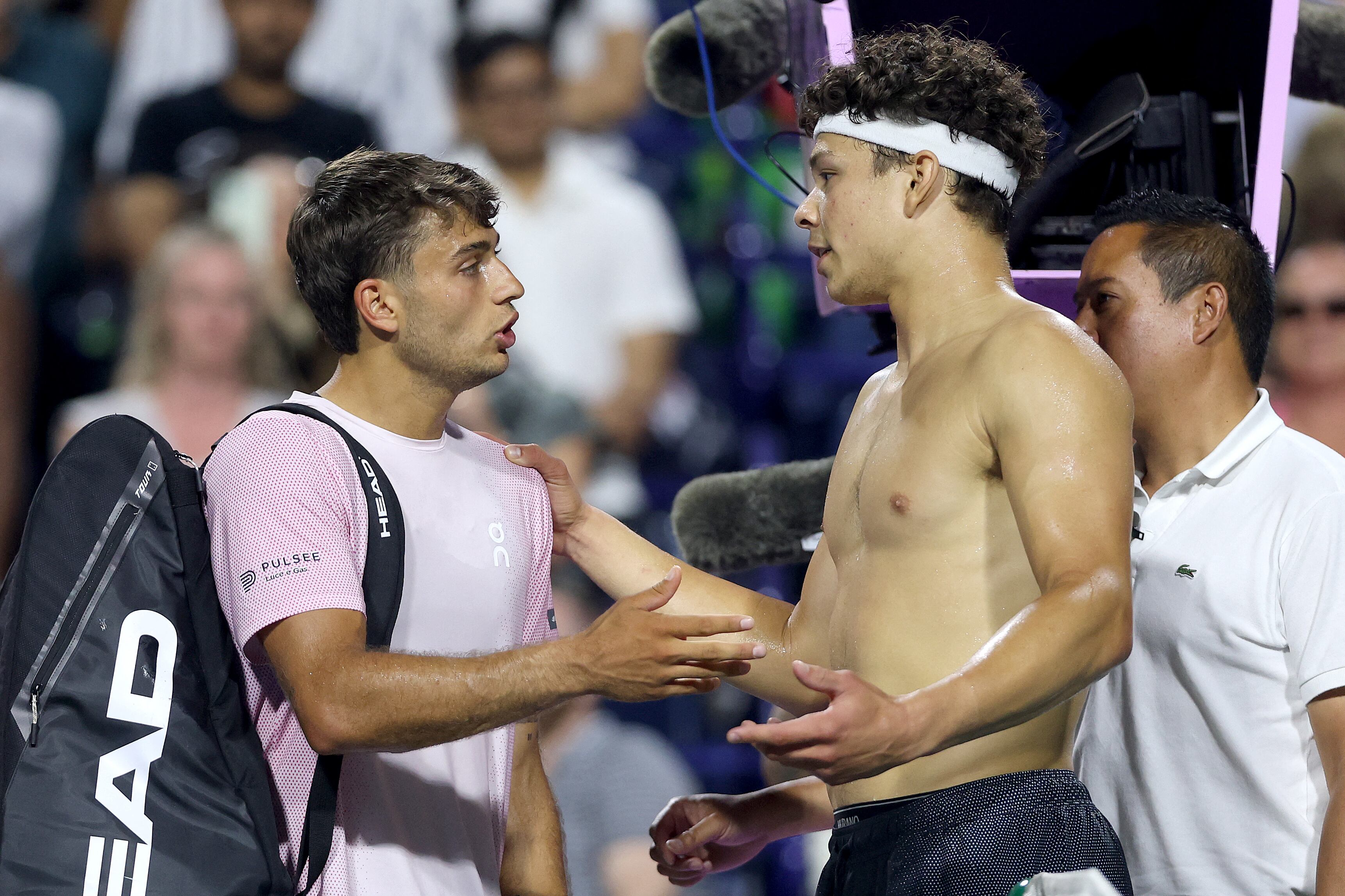 La discusión entre Flavio Cobolli y Ben Shelton(Matthew Stockman/Getty Images/AFP (Photo by MATTHEW STOCKMAN / GETTY IMAGES NORTH AMERICA / Getty Images via AFP)