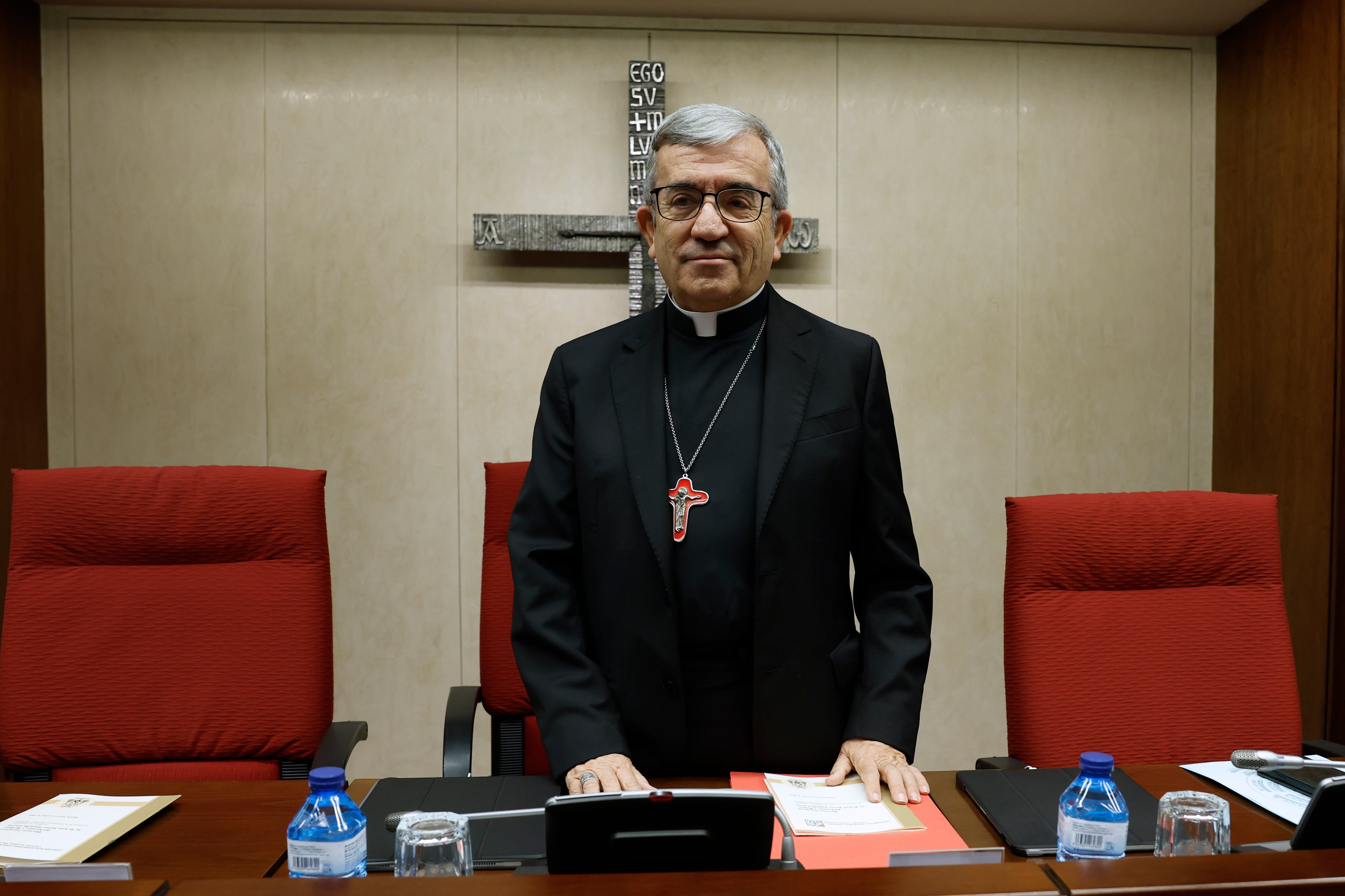 Arzobispo desata polémica al cuestionar "neutralidad" del Gobierno