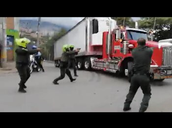 Los agentes persiguieron al vehículo