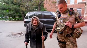 Se agarró a un bastón