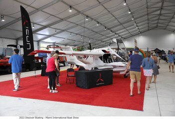 Además de las exhibiciones, también