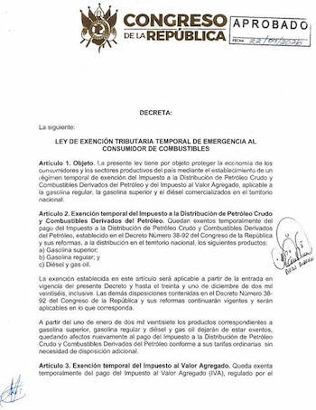 Documento oficial del Congreso de la República con el sello de aprobado y el texto de la ley de exención tributaria a combustibles