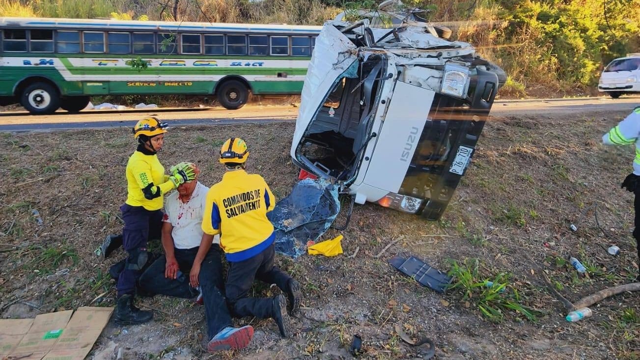 El Observatorio Nacional de Seguridad Vial reporta que la cifra de accidentes viales en enero de 2026 ascendió a 2,006, lo que supone un incremento del 35% respecto a los 1,485 siniestros ocurridos durante enero de 2025.( Foto cortesía Comandos de Salvamento).