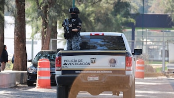 Sicarios emboscan a agentes desarmados de la Fiscalía de Michoacán en Aquila: uno falleció y otro quedó herido