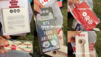 Varias manos sostienen artículos promocionales empaquetados de BTS, como notas adhesivas, un llavero de metal, pegatinas y un ventilador