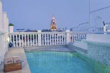 Las adquisiciones de los hoteles se realizaron a través de sociedades en Panamá y paraísos fiscales, por valores muy inferiores al avalúo comercial, según registros notariales - crédito hotelescasacordoba / Instagram