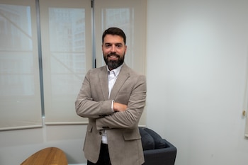 Adrià Martínez posa tras la