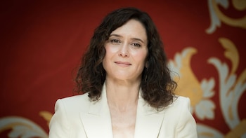 Ayuso insta a Vox a llevar a las Cortes la pérdida de nacionalidad a migrantes condenados por organización criminal