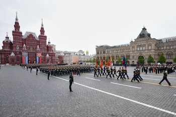 Militares rusos marchan durante el desfile del Día de la Victoria en Moscú, el sábado 9 de mayo de 2026, en la conmemoración del 81er aniversario de la victoria de la Unión Soviética sobre la Alemania nazi en la II Guerra Mundial (AP/Pavel Bednyakov)