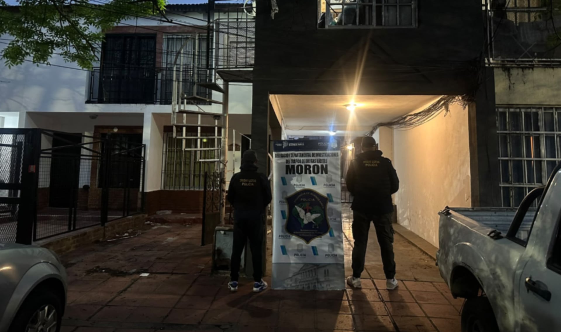Un monoambiente situado frente al local funcionaba como depósito para almacenar las sustancias ilícitas antes de su fraccionamiento. (Oeste Noticias)