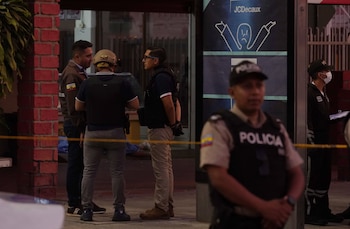 Con varios disparos al estilo