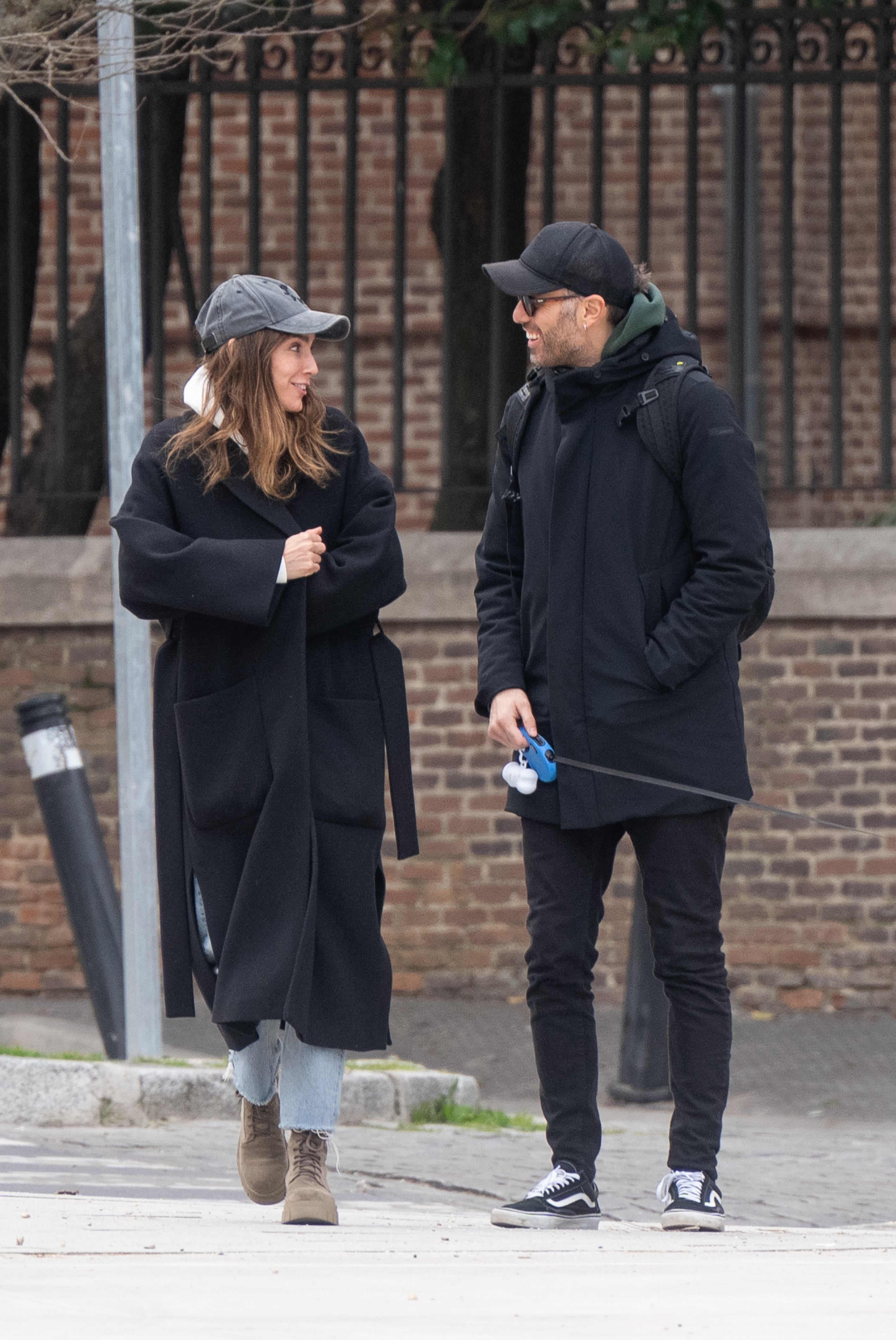 Dani Martínez e Irene Arcos, paseando por el centro de Madrid. (Antonio Gutiérrez/Europa Press)