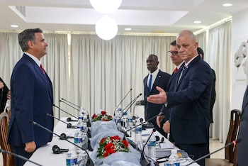 El director de la CIA viajó a Cuba y se reunió con representantes del régimen en La Habana