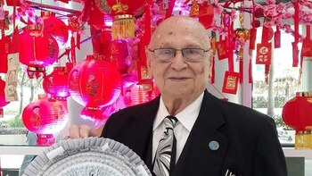 Empresario y un célebre experto