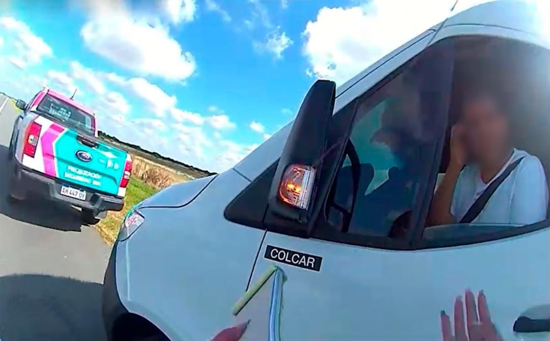 El conductor, oriundo de Moreno, transportaba a una menor sin el sistema de retención infantil obligatorio exigido por la normativa provincial