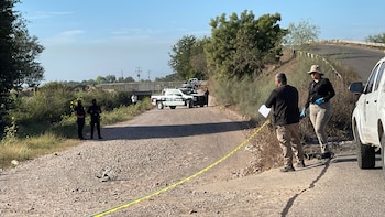 Localizan dos cuerpos con huellas de violencia en zona rural de Aguaruto, al poniente de Culiacán