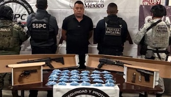 El detenido fue identificado como Arturo Zedillo Pulido, alias “El Pelucas”. (X @Eco1_LVM)