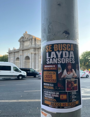 Aparecen carteles contra Layda Sansores durante su estancia en Madrid. (Redes Sociales)